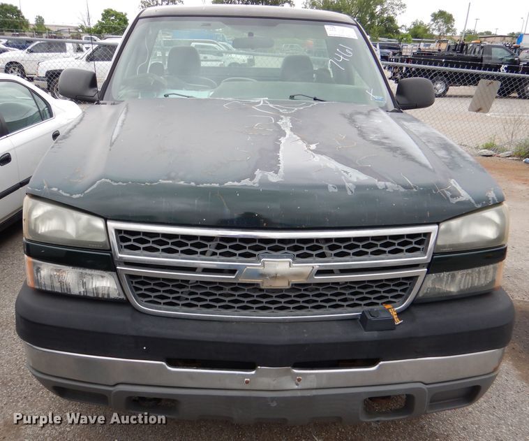 image for item DL8772 2005 Chevrolet Silverado 2500HD  pickup truck