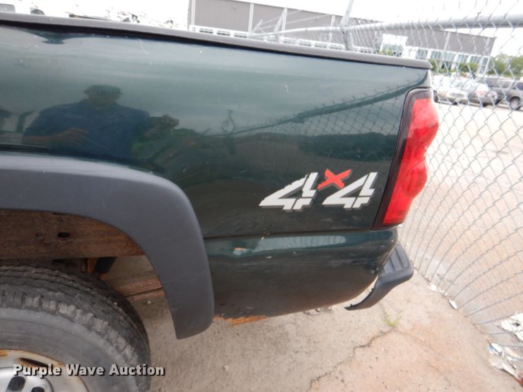 image for item DL8772 2005 Chevrolet Silverado 2500HD  pickup truck