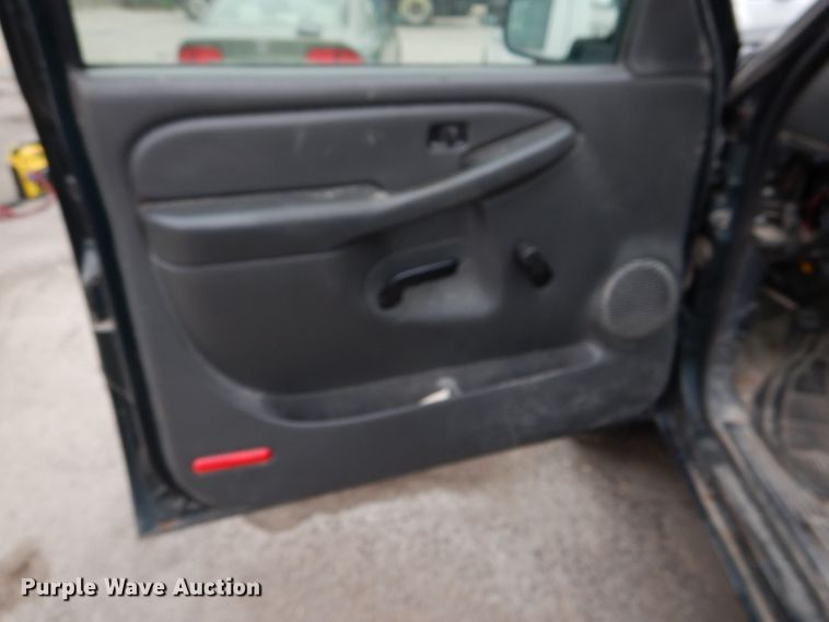 image for item DL8772 2005 Chevrolet Silverado 2500HD  pickup truck