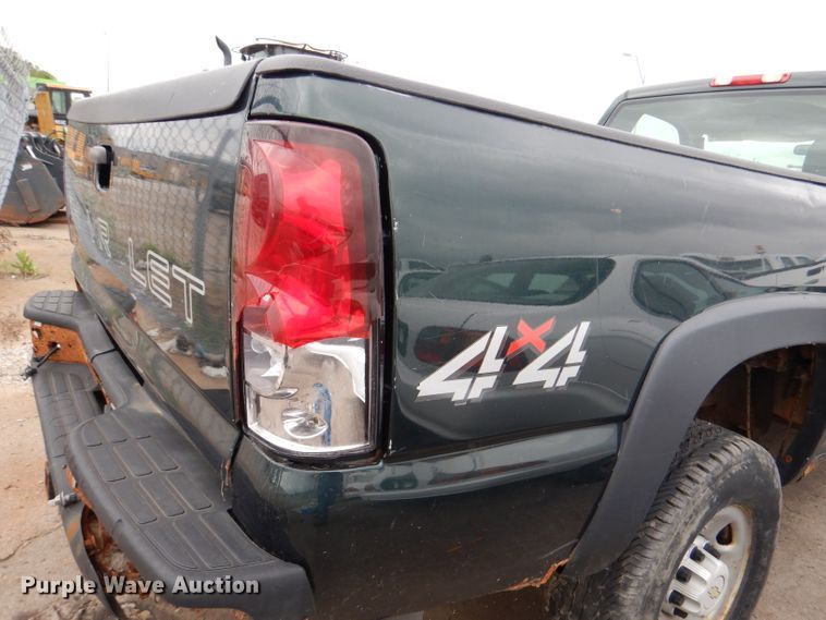 image for item DL8772 2005 Chevrolet Silverado 2500HD  pickup truck