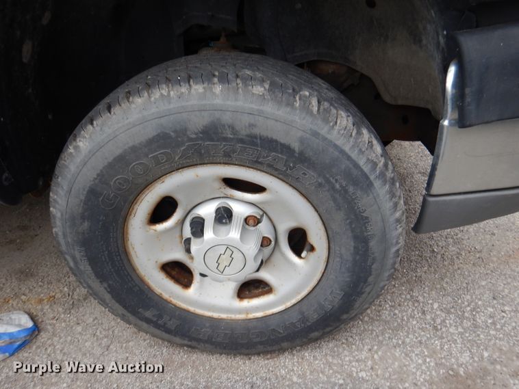 image for item DL8772 2005 Chevrolet Silverado 2500HD  pickup truck