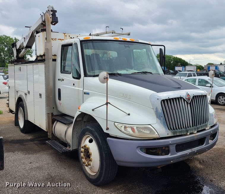 image for item DL8778 2013 International DuraStar 4300  utility / service truck