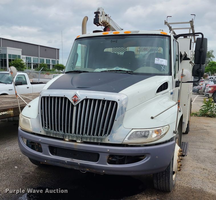 image for item DL8778 2013 International DuraStar 4300  utility / service truck