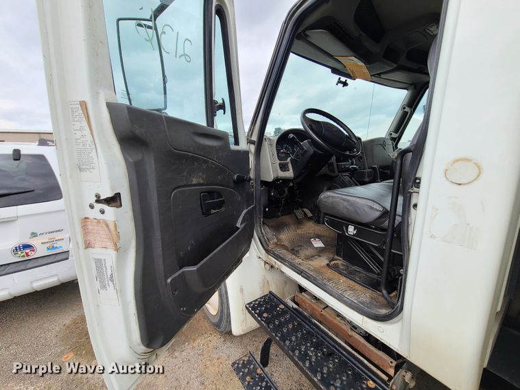 image for item DL8778 2013 International DuraStar 4300  utility / service truck