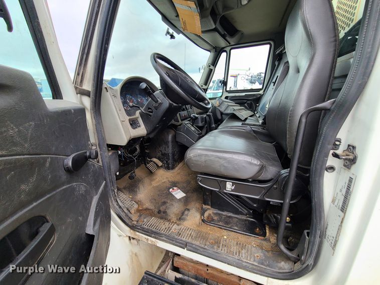 image for item DL8778 2013 International DuraStar 4300  utility / service truck