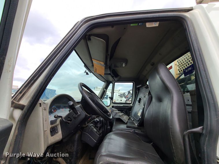 image for item DL8778 2013 International DuraStar 4300  utility / service truck