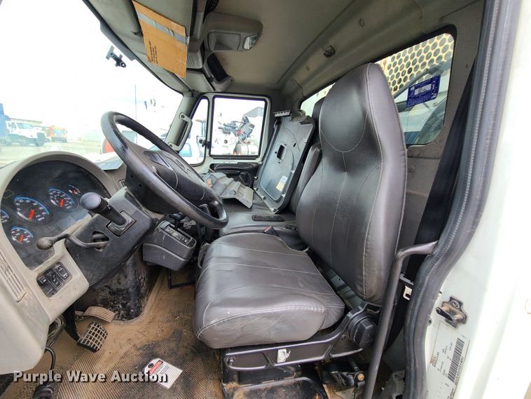 image for item DL8778 2013 International DuraStar 4300  utility / service truck