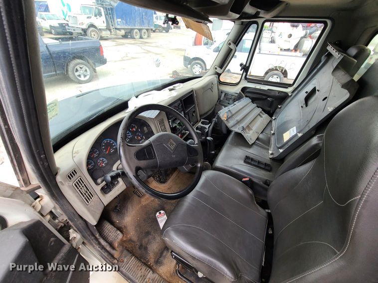 image for item DL8778 2013 International DuraStar 4300  utility / service truck