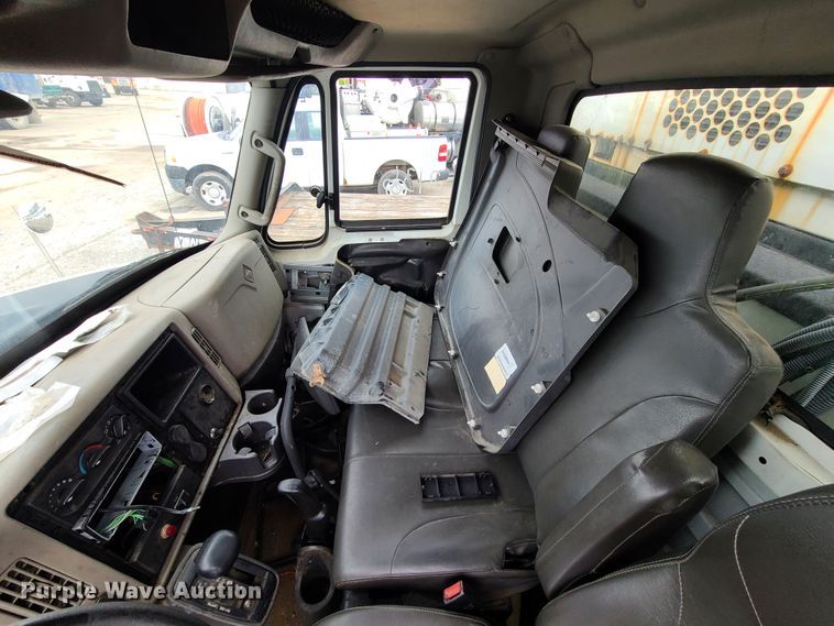 image for item DL8778 2013 International DuraStar 4300  utility / service truck