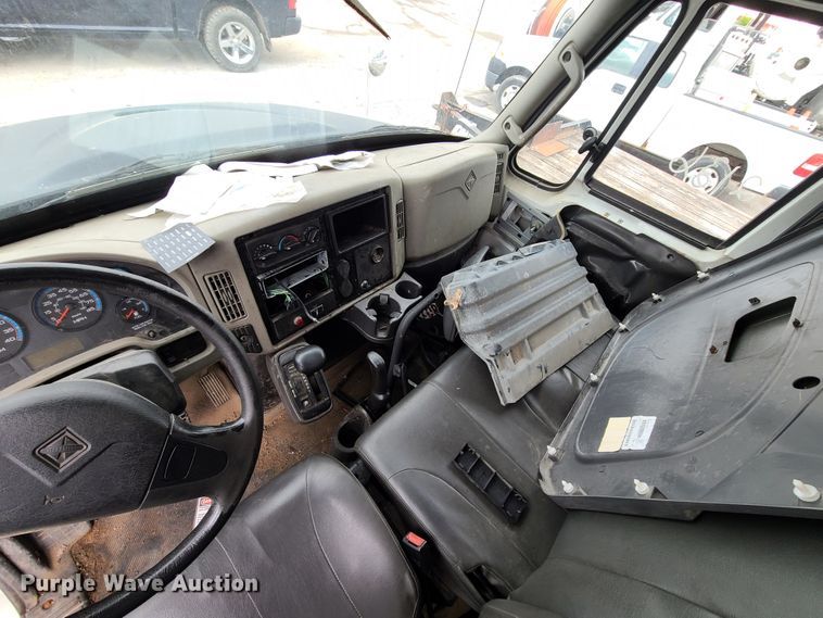 image for item DL8778 2013 International DuraStar 4300  utility / service truck