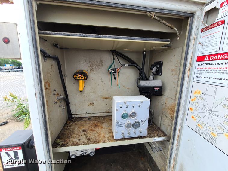 image for item DL8778 2013 International DuraStar 4300  utility / service truck