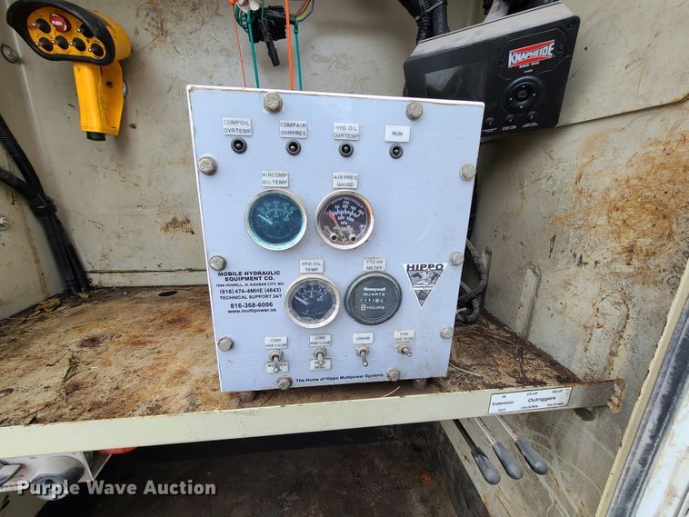 image for item DL8778 2013 International DuraStar 4300  utility / service truck