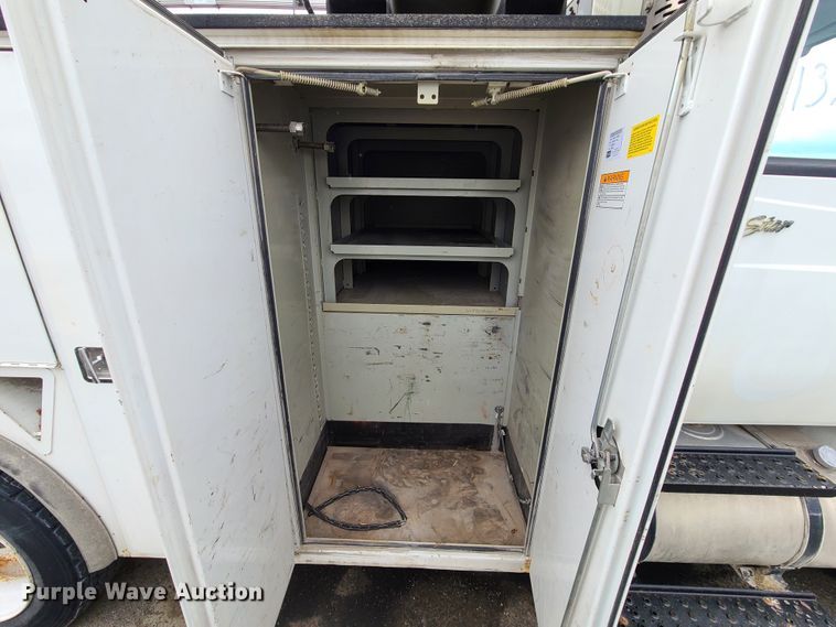 image for item DL8778 2013 International DuraStar 4300  utility / service truck