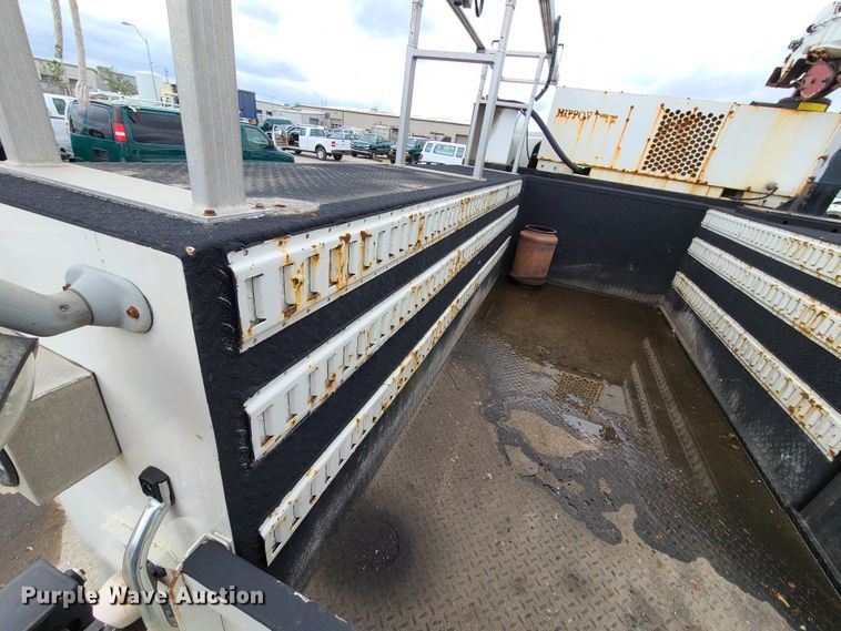 image for item DL8778 2013 International DuraStar 4300  utility / service truck