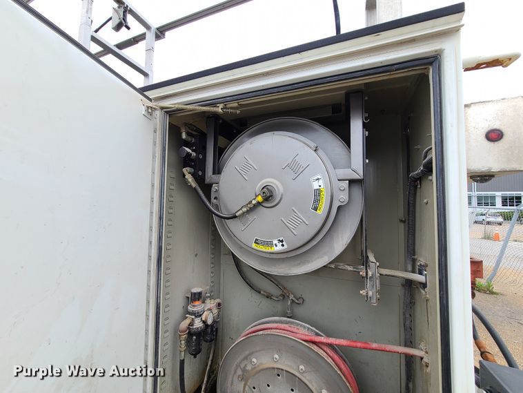 image for item DL8778 2013 International DuraStar 4300  utility / service truck