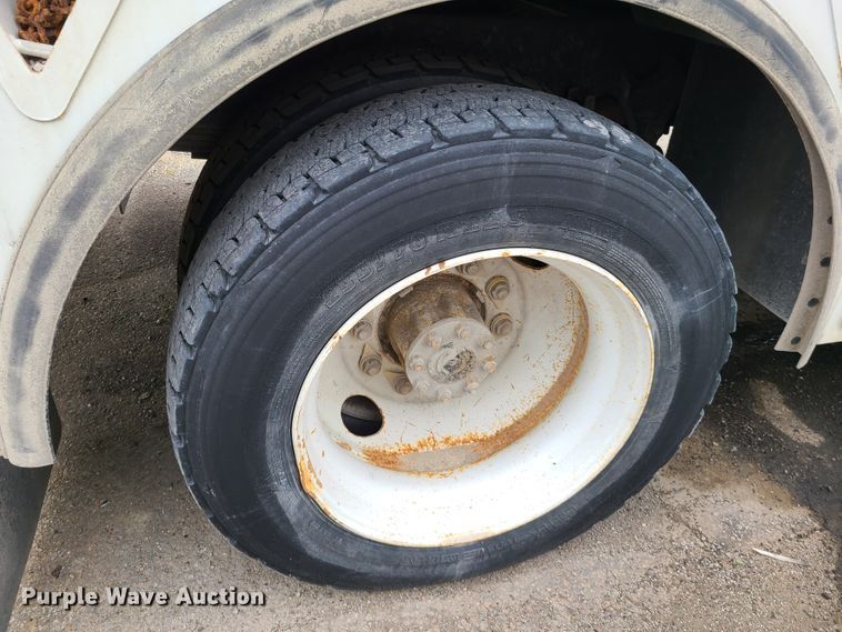 image for item DL8778 2013 International DuraStar 4300  utility / service truck