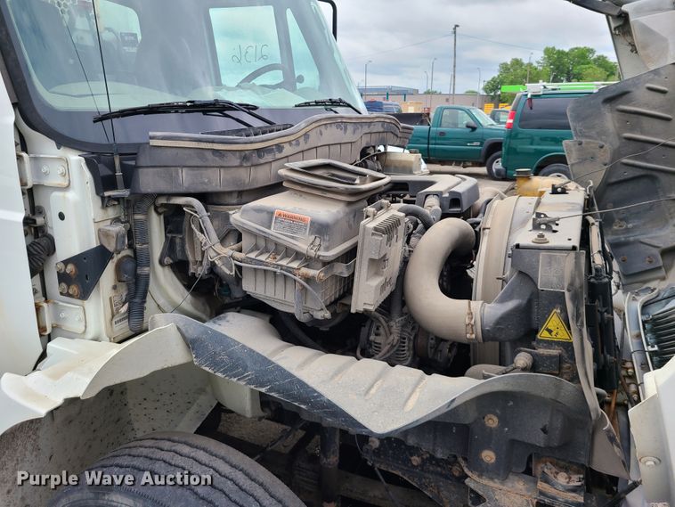 image for item DL8778 2013 International DuraStar 4300  utility / service truck