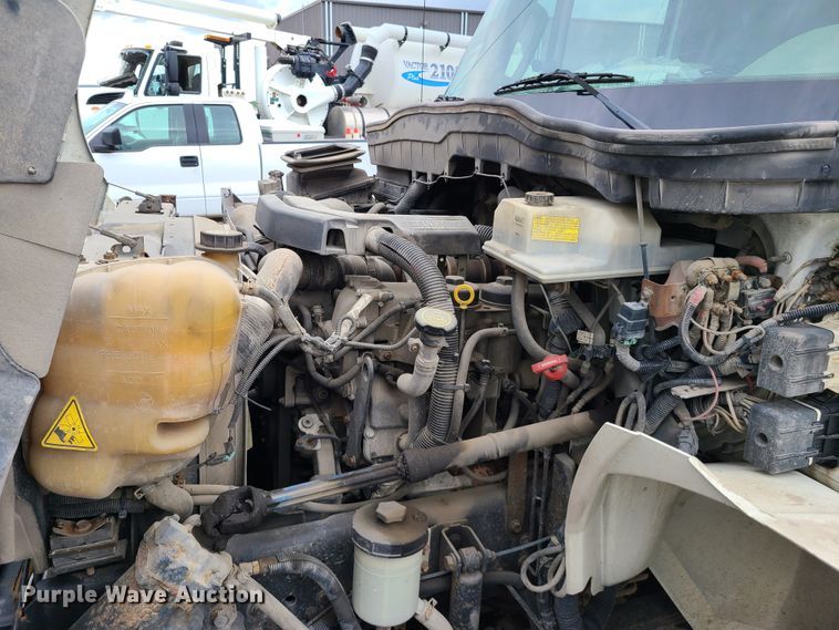 image for item DL8778 2013 International DuraStar 4300  utility / service truck