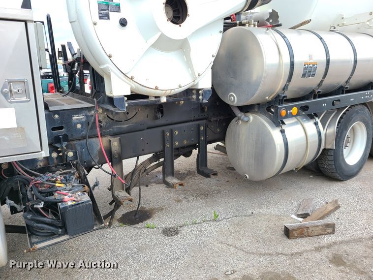 image for item DL8781 2015 International WorkStar 7400  sewer jetter truck