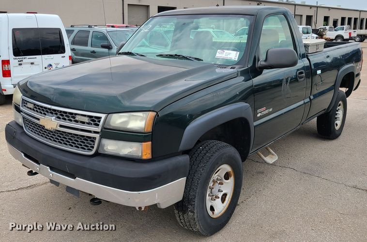 image for item DL8799 2005 Chevrolet Silverado 2500HD  pickup truck