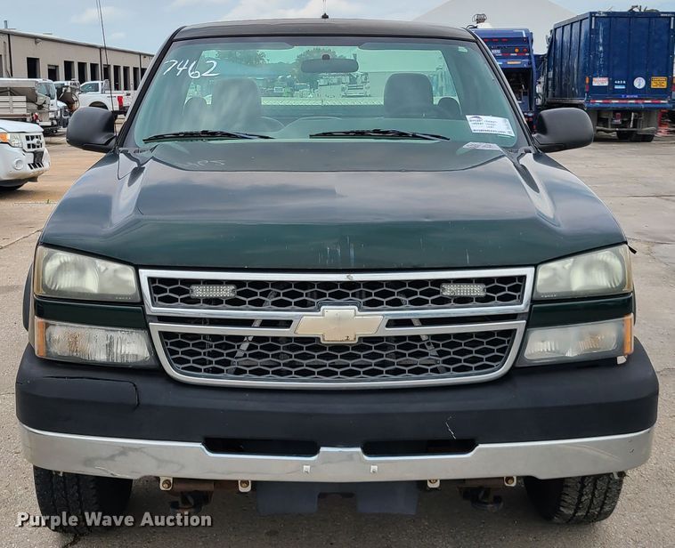 image for item DL8799 2005 Chevrolet Silverado 2500HD  pickup truck