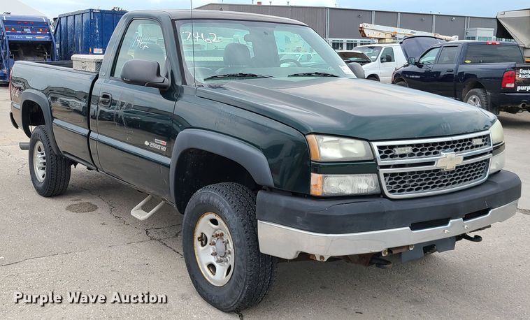 image for item DL8799 2005 Chevrolet Silverado 2500HD  pickup truck