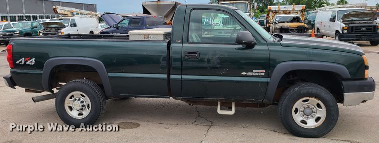image for item DL8799 2005 Chevrolet Silverado 2500HD  pickup truck