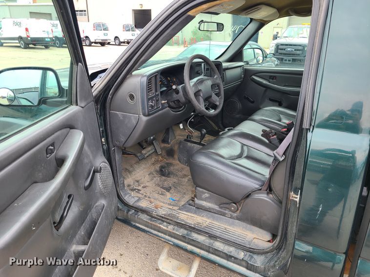 image for item DL8799 2005 Chevrolet Silverado 2500HD  pickup truck