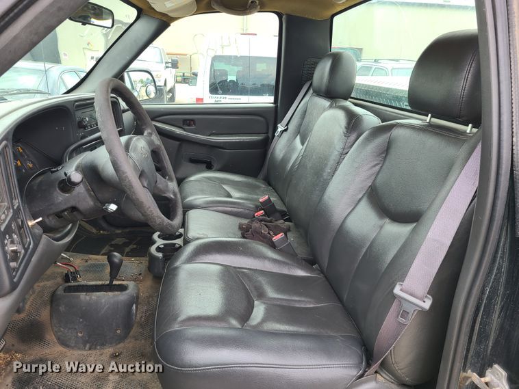 image for item DL8799 2005 Chevrolet Silverado 2500HD  pickup truck