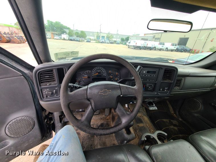 image for item DL8799 2005 Chevrolet Silverado 2500HD  pickup truck