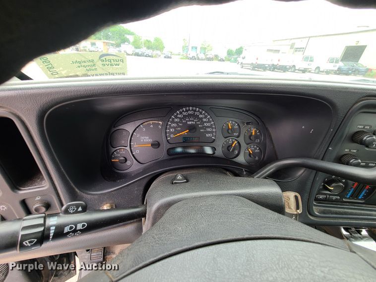 image for item DL8799 2005 Chevrolet Silverado 2500HD  pickup truck