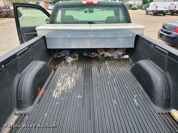 image for item DL8799 2005 Chevrolet Silverado 2500HD  pickup truck