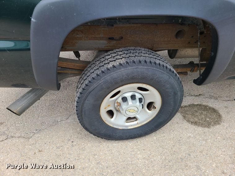 image for item DL8799 2005 Chevrolet Silverado 2500HD  pickup truck