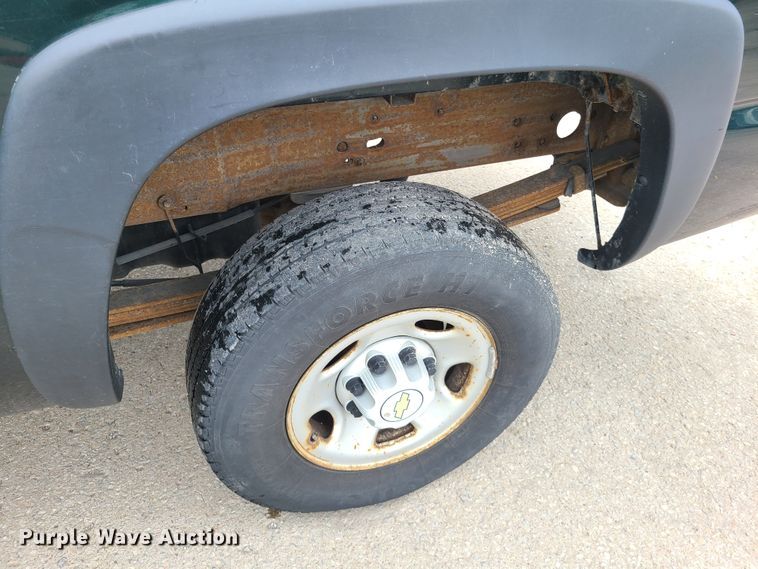 image for item DL8799 2005 Chevrolet Silverado 2500HD  pickup truck