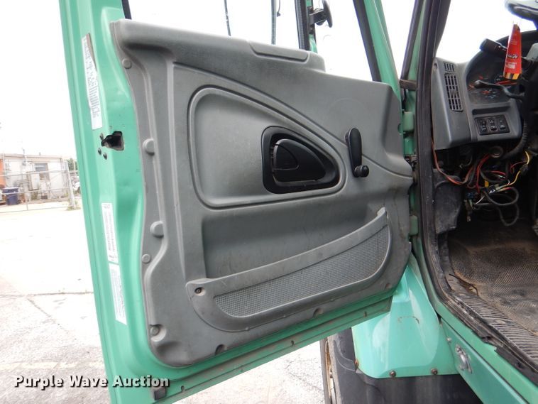 image for item DL8806 2007 International 7600  crane truck