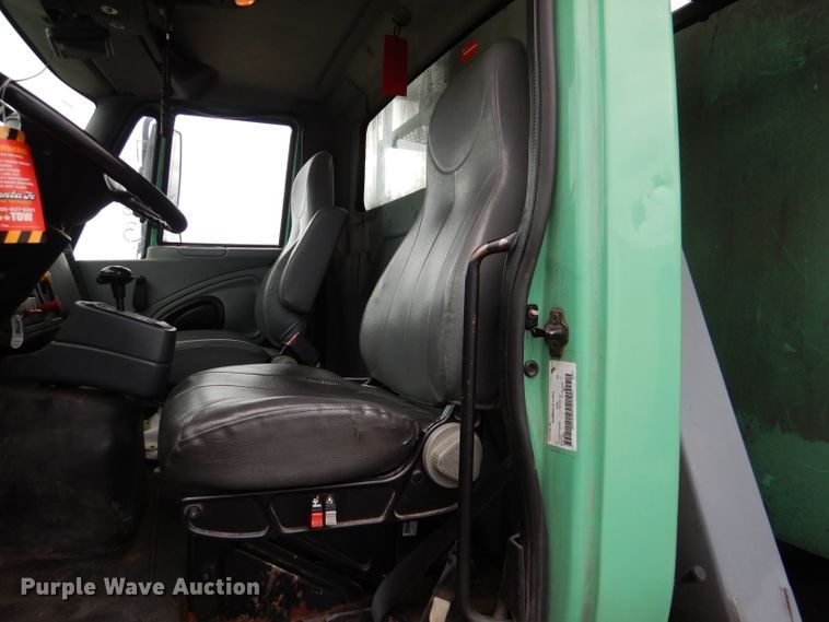 image for item DL8806 2007 International 7600  crane truck