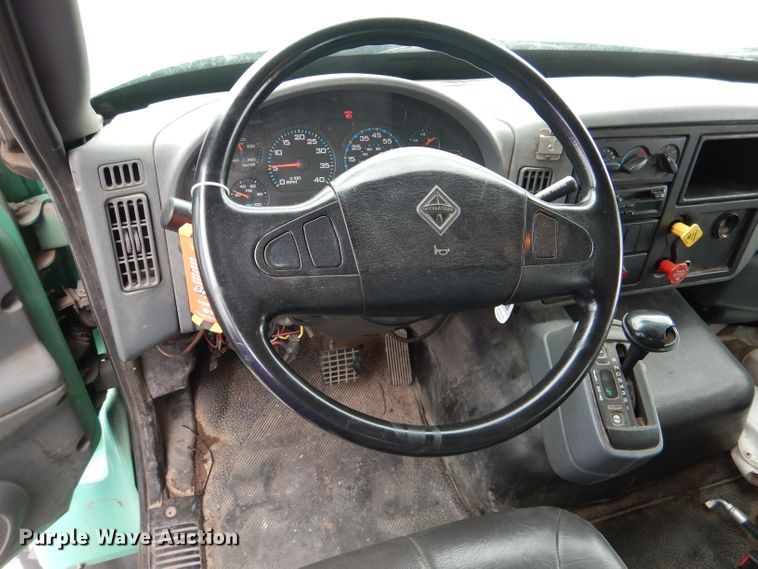 image for item DL8806 2007 International 7600  crane truck