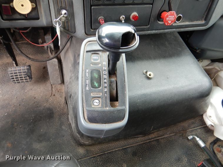 image for item DL8806 2007 International 7600  crane truck