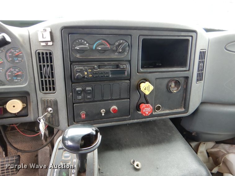 image for item DL8806 2007 International 7600  crane truck