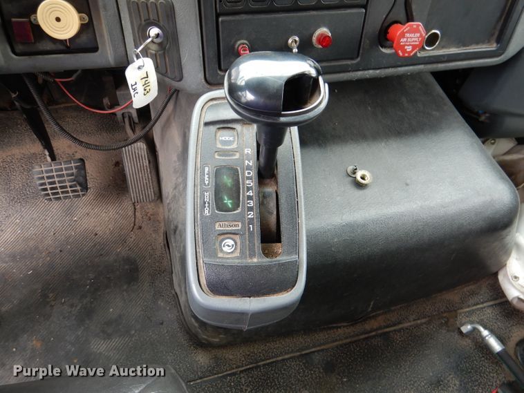 image for item DL8806 2007 International 7600  crane truck