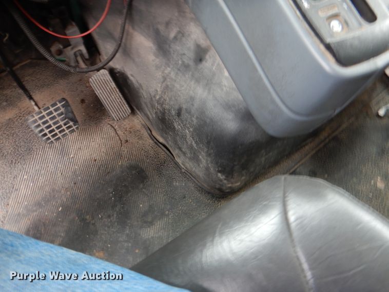 image for item DL8806 2007 International 7600  crane truck