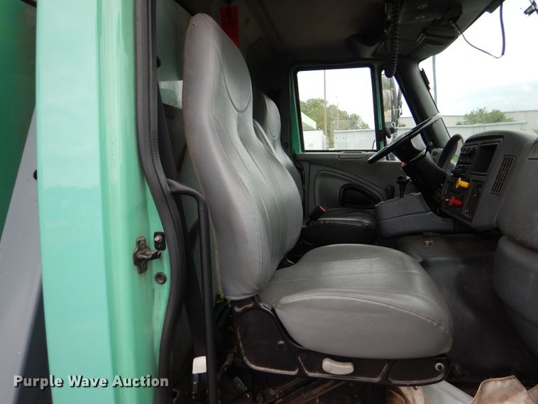 image for item DL8806 2007 International 7600  crane truck