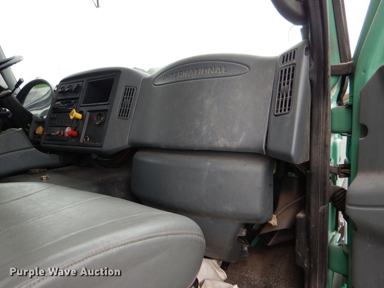 image for item DL8806 2007 International 7600  crane truck