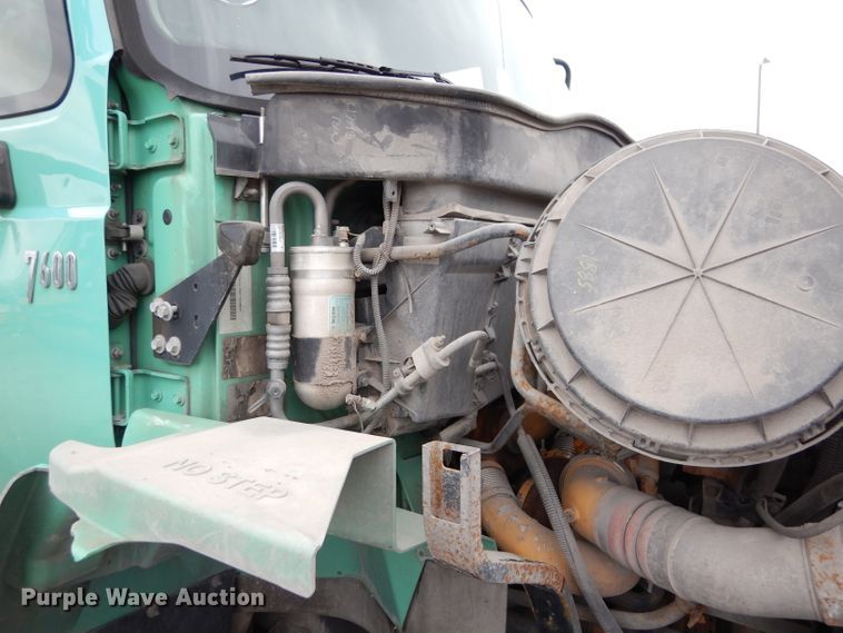 image for item DL8806 2007 International 7600  crane truck