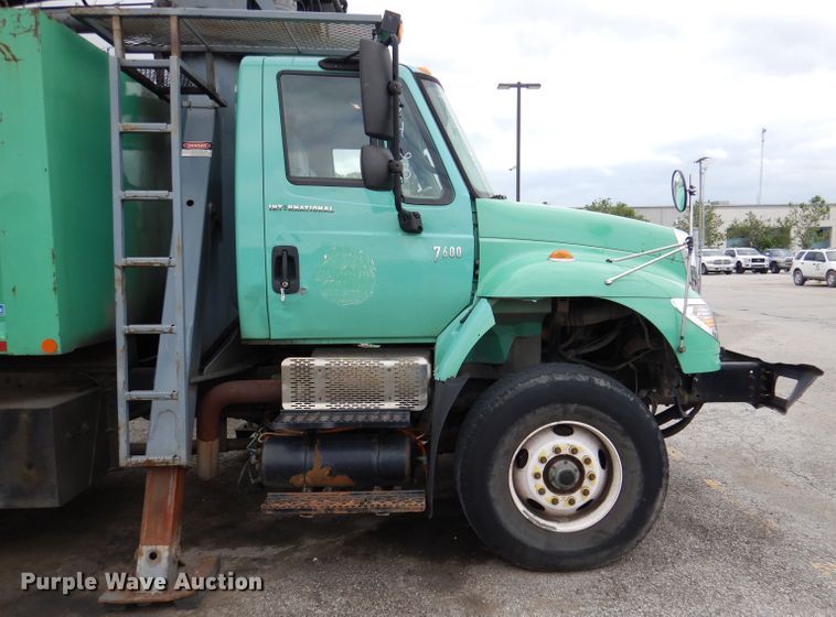 image for item DL8806 2007 International 7600  crane truck