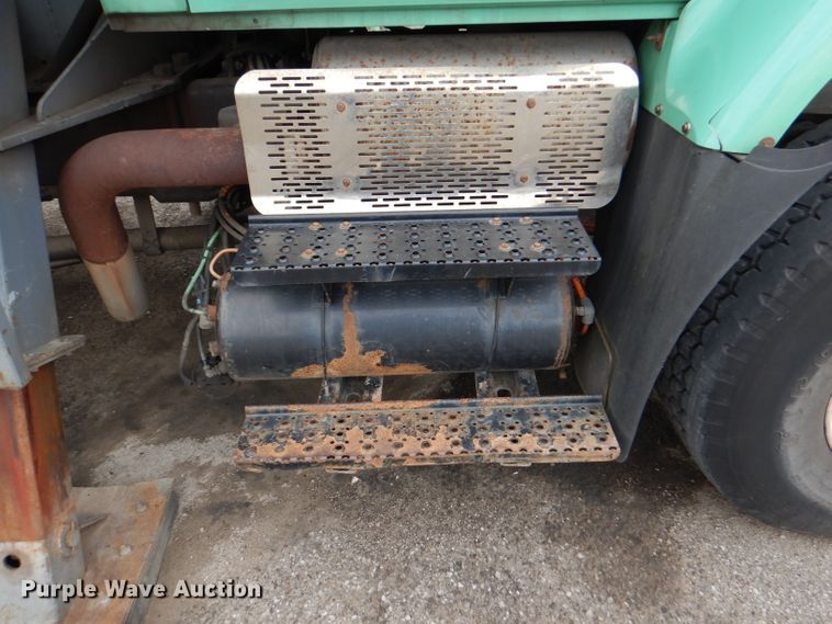 image for item DL8806 2007 International 7600  crane truck