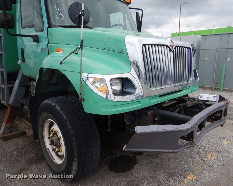 image for item DL8806 2007 International 7600  crane truck