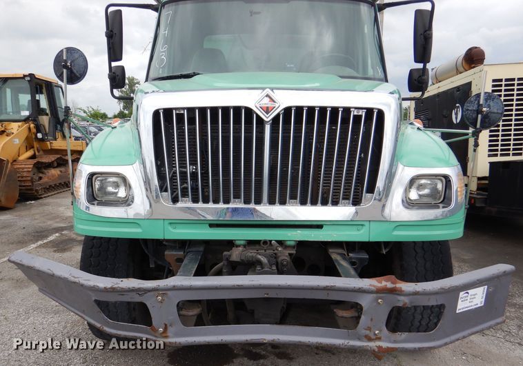 image for item DL8806 2007 International 7600  crane truck