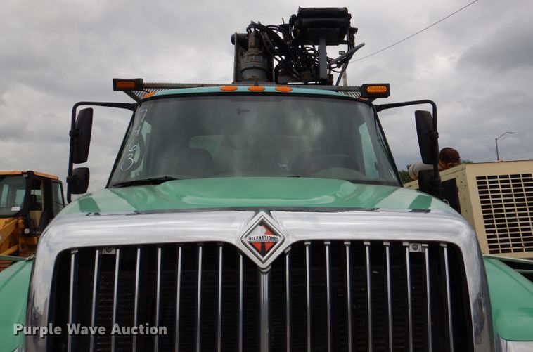 image for item DL8806 2007 International 7600  crane truck