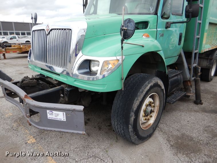 image for item DL8806 2007 International 7600  crane truck